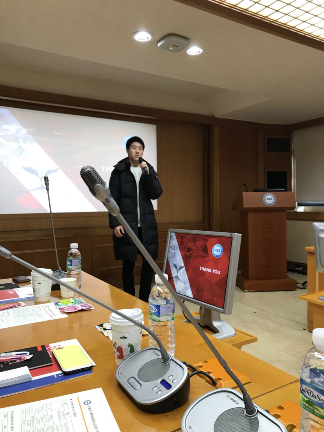 学生代表陈泰宇发言,他曾在我院韩语预科就读,由我院推荐给汉阳大学,他分享在汉阳取得的生活、学习上的收获,汉阳成就了更好的他。